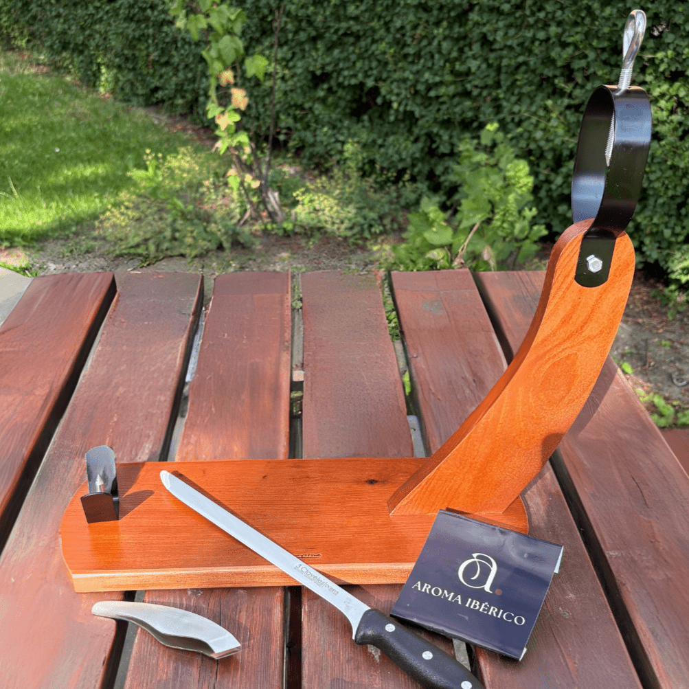 Gavesæt: 100% Ibérico Bellota Skinke / Skulder + Skinkeholder og Kniv - Aroma Ibérico