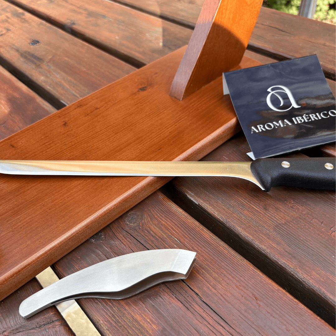 Gavesæt: 100% Ibérico Bellota Skinke / Skulder + Skinkeholder og Kniv - Aroma Ibérico
