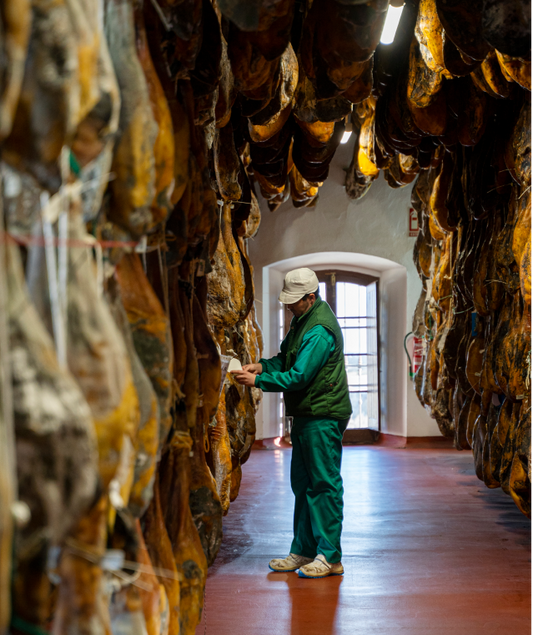 Why Jamón Iberico is hung?